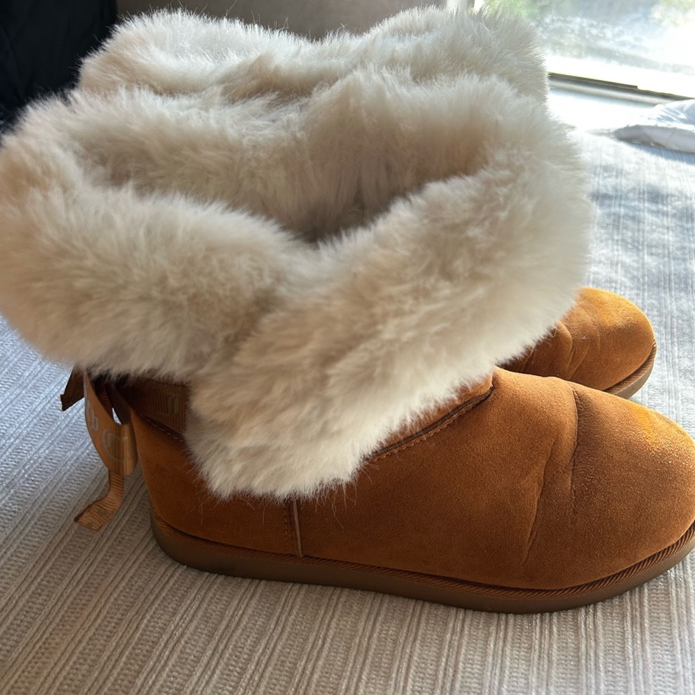Juicy Couture Tan Fur-Lined Winter Boots